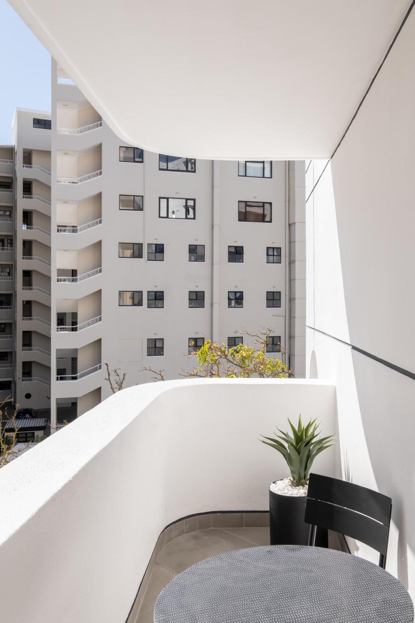 Flamingo 209: Sea Point Aprt With Mountain Views Cape Town