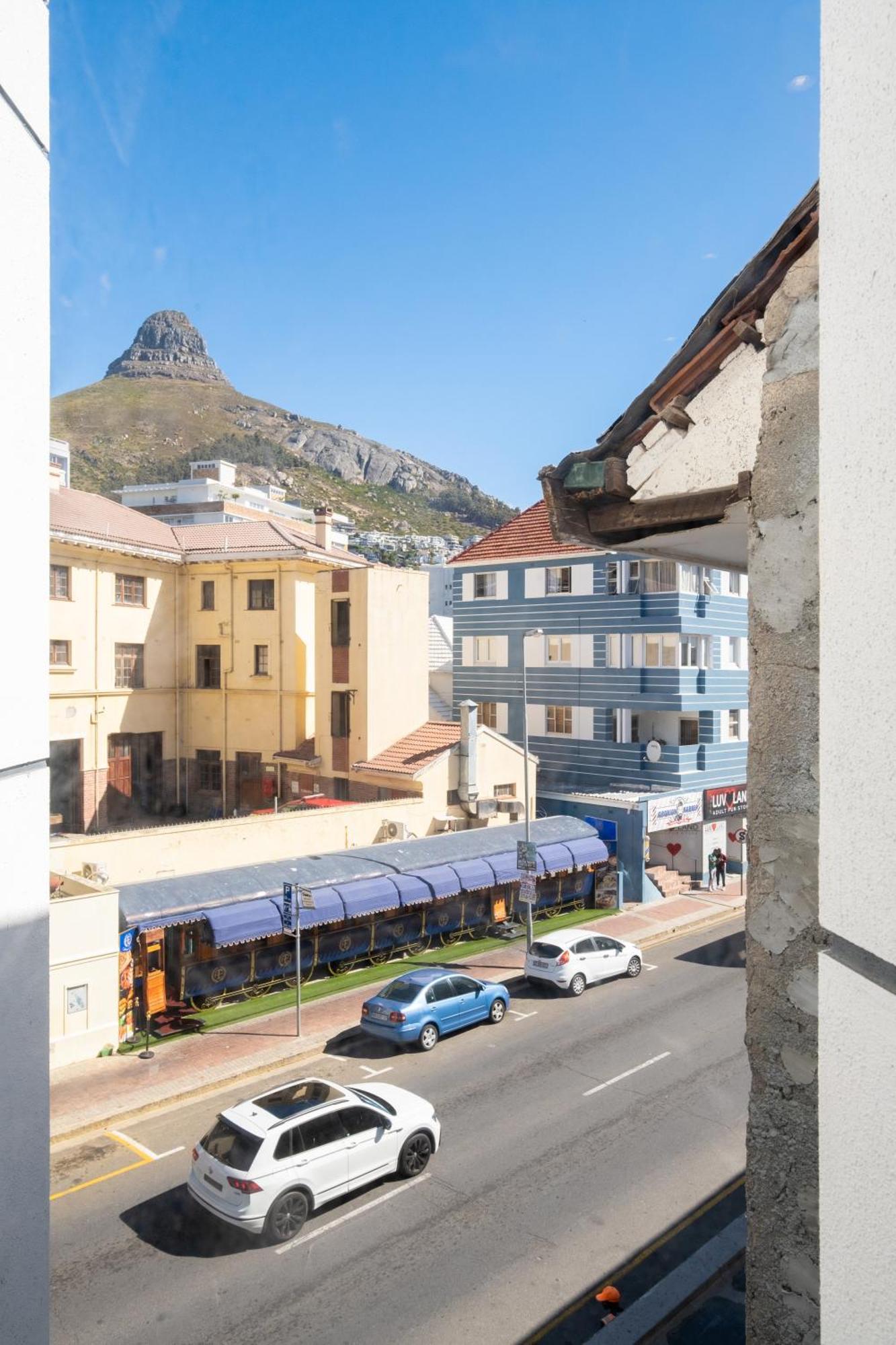 Flamingo 209: Sea Point Aprt With Mountain Views Cape Town